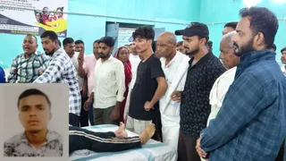 Munger Dharhara Ayush Kumar Reel Making Drowning Death Mangarh Singhia Road News: धरहरा के सामुदायिक स्वास्थ्य केंद्र में छात्र आयुष की मौत के बाद बिलखते स्वजन और परिजनों को ढांढस बंधाते ग्रामीण