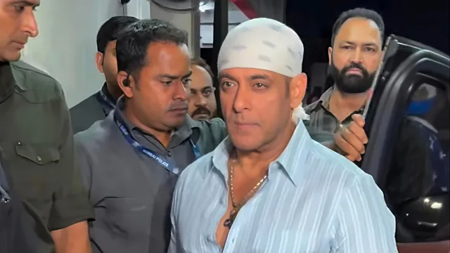 Salman Khan का 'मॉन्स्टर' लुक देख हैरान हुए यूजर्स, गणेश चतुर्थी पूजा में स्वैग मारते हुए की धांसू एंट्री