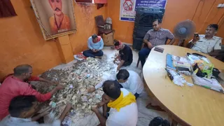 मजिस्ट्रेट की निगरानी में खुली विद्यापतिधाम मंदिर की दान पेटी, मिले 2.47 लाख (जागरण)
