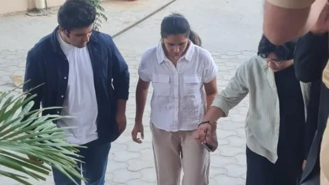 गुरुग्राम हिट एंड रन केस में घायल सिया बयान दर्ज कराने पहुंचीं कोर्ट, पुलिस सुरक्षा में हुईं पेश
