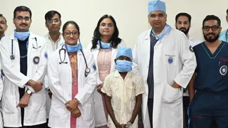 बहन के स्टेम सेल से ब्लड कैंसर पीड़ित भाई को मिला नया जीवन।