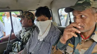 एसीबी ने रंगे हाथ दबोचा