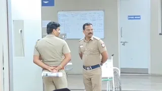 महिला पुलिस अधिकारी पर हमले के बाद दुष्कर्म के आरोपी को गोली मारी
