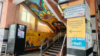 हजरत निजामुद्दीन रेलवे स्टेशन पर उपलब्ध डिजिटल लाॅकर। जागरण