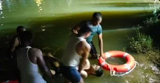 बेंगाबाद से पहुंची जिला रेस्क्यू टीम के गोताखोरों ने कड़ी मशक्कत के बाद तीनों बच्चों के शवों को नदी से बरामद किया।