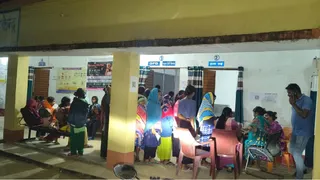 कस्तूरबा गांधी बालिका आवासीय विद्यालय डुमरी की लगभग 70 छात्राएं वायरल फीवर की चपेट में आ गई हैं।