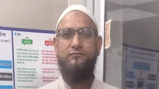 शिक्षक नौशाद का फाइल फोटो