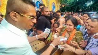मोहाली में राजा डी किंग ने लगाया पैसों का लंगर।