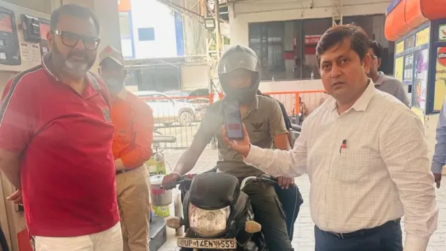 गाजियाबाद में 1 अक्टूबर से बिना PUCC नहीं मिलेगा पेट्रोल-डीजल, ट्रायल के तौर पर ऐप से जांच शुरू