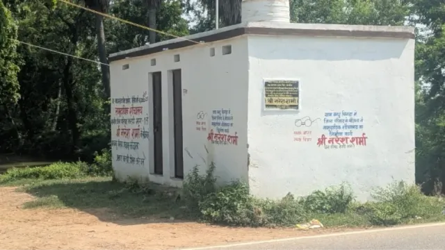 अरवल में ओडीएफ के दावों की खुली पोल, 5 साल बाद भी सड़कों पर गंदगी; नाक बंद कर गुजरने को मजबूर राहगीर
