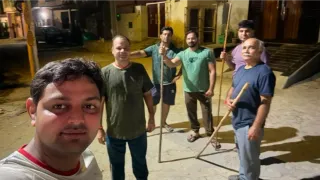 रानीखेड़ा में ठीकरी पहरा देते लोग। फोटो: जागरण
