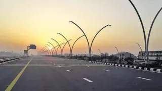 आगरा लखनऊ एक्सप्रेसवे।