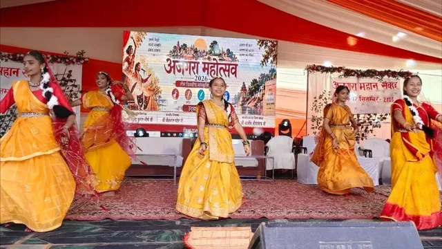 'मेलवा देखाय लइ आवा, बलम गोलगप्पा खियावा', अजगरा महोत्सव में गूंजी लोक संस्कृति की धुनें, बेल्हा की विरासत हुई जीवंत
