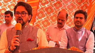 देहरा के हरिपुर में संबोधित करते सांसद अनुराग ठाकुर। जागरण