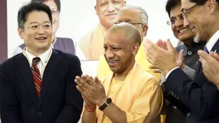 उत्तर प्रदेश के दौरे पर बीते दिनों आए जापानी निवेशकों के साथ मुख्यमंत्री योगी आदित्यनाथ