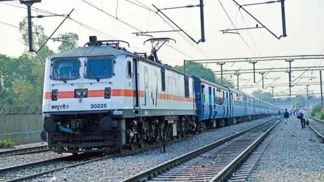 त्योहारों में यात्रियों को राहत, छपरा होकर चलेंगी 2 पूजा स्पेशल ट्रेनें; रेलवे ने जारी किया शेड्यूल
