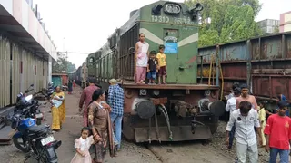 Jamalpur Railway Workshop Vishwakarma Puja: जमालपुर रेल कारखाना में विश्वकर्मा पूजा पर उमड़ा जनसैलाब; खुला आम जनता के लिए गेट, देखें तस्वीरें