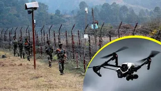 जम्मू-कश्मीर की सीमा पर साल भर में 9 बार घुसे ड्रोन (फाइल फोटो)