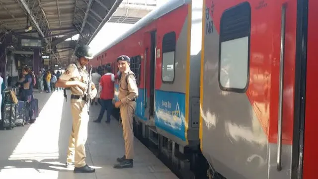 पूजा में घर जाना होगा आसान, कोलकाता से नई दिल्ली, ऋषिकेश और अमृतसर के लिए चलेंगी स्पेशल ट्रेनें