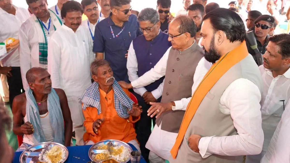Slug  cm samrat chaudhary connects with munger flood victims in angika (1)