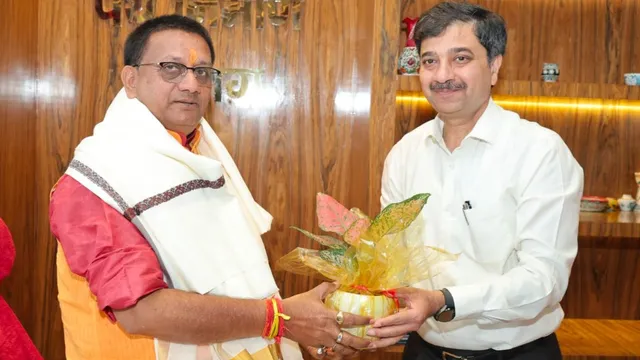 कटिहार-भागलपुर स्पेशल होगी नियमित, बिहपुर में रुकेगी नॉर्थ ईस्ट व गरीब नवाज, मंत्री ई. शैलेंद्र ने GM से की चर्चा
