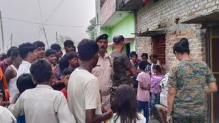 मामले की जांच करती पुलिस