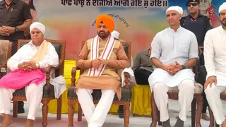 गुरु हर सहाय में रैली के दौरान सीएम नायब सैनी।