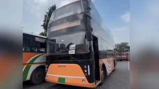 भैंसाली बस अड्डे पर पहुंची डबल डेकर इलेक्ट्रिक-बस