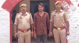 पुलिस की गिरफ्त में आरोपी। जागरण