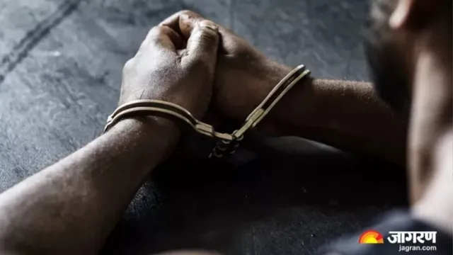 बाहर से ताला, अंदर छिपा था 25 हजार का इनामी मुशीर; ढाई करोड़ की जमीन ठगी के आरोपित को बिहार पुलिस ने दबोचा
