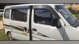 इसी इको गाड़ी से बरामद हुए सिलिंडर (जागरण फोटो)