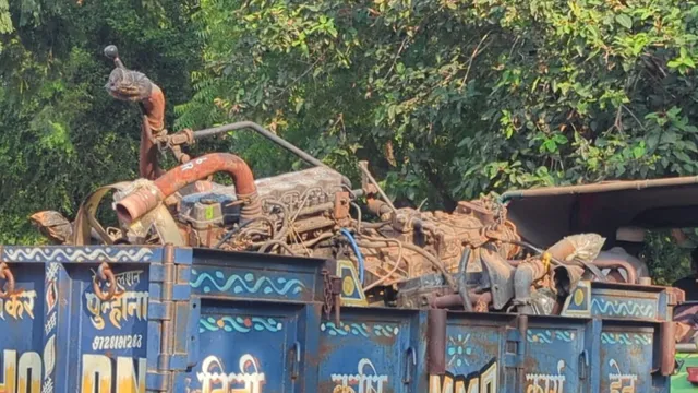 छापा पड़ते ही मची भगदड़, कबाड़ की दुकानों से 53 इंजन जब्त; मेवात में चल रहा था बड़ा 'खेल'
