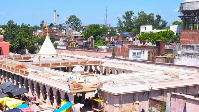 गोला गोकर्णनाथ में पौराणिक शिव मंदिर कॉरिडोर निर्माण अंतिम चरण में, भव्यता की ओर अग्रसर
