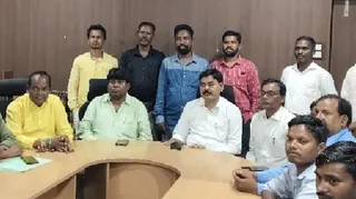 बुधवार को सरायकेला सर्किट हाउस में आयोजित संवाददाता सम्मेलन को झामुमो के जिलाध्यक्ष डॉ. शुभेंदु महतो ने संबोधित किया।