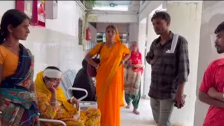 सड़क हादसे में 2 लोग घायल
