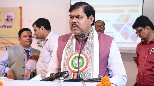 बिहार के स्कूली बच्चों के लिए सम्राट के मंत्री ने केंद्र से मांगी मदद, दिल्ली में प्रह्लाद जोशी से की मुलाकात