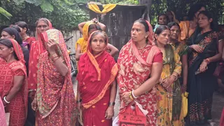 पीड़ित दीदियों ने फैसला पक्ष में नहीं होने पर आंदोलन की चेतावनी दी है।