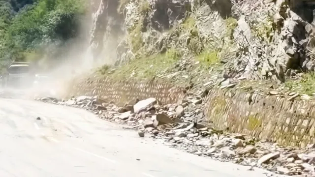 धारचूला हाईवे पर चीन सीमा तक सड़क बहाल, कूलागाड़ बेली ब्रिज निर्माण जारी, तीन घाटियों के लोगों को मिली राहत
