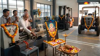विश्वकर्मा पूजा: मशीनों और औजारों की पूजा का सही तरीका (Picture Credit: AI Generated)