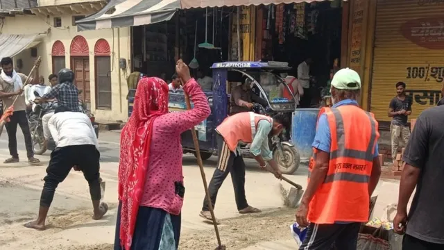 यूपी में सफाईकर्मियों के लिए नई व्यवस्था, फेस-लोकेशन एप से होगी डिजिटल हाजिरी
