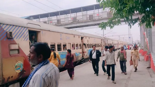 बिहार आने वाली ट्रेनों में अभी से नो रूम, नवंबर तक कन्फर्म टिकट नहीं; दुर्गापूजा-दीपावली पर घर लौटना मुश्किल
