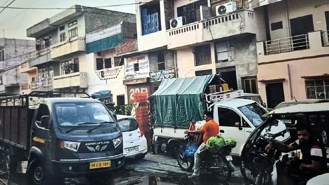 भिवानी मंडी में अतिक्रमण व मार्केट फीस चोरी का आरोप, ऑक्शन प्लेटफार्म और रास्तों पर कब्जे को लेकर उपायुक्त से शिकायत
