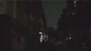 अंधेरे में डूबी ग्रेनो की सड़कें