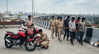 गीता कॉलोनी फ्लाईओवर पर डेढ़ करोड़ लूट मामले में पांच गिरफ्तार।