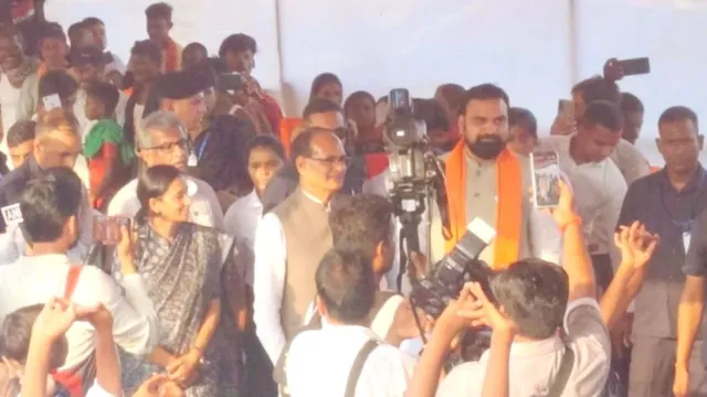 कौनो दिक्कत तो नय छै? भागलपुर राहत शिविर में CM सम्राट चौधरी का अंगिका अंदाज, बच्ची से पूछा- मन लगै छै कि नैय
