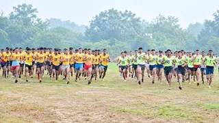 जाट रेजिमेंट सेंटर में अग्निवीर भर्ती में दौड़ते अभ्यर्थी। सौ. सेना