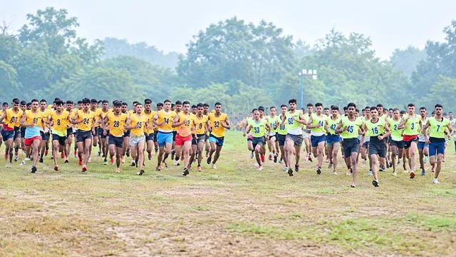बुखार से कांपता शरीर फिर भी नहीं थमे कदम, बरेली अग्निवीर भर्ती में इन युवाओं के जुनून ने रचा इतिहास