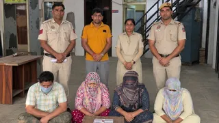 दिल्ली में डेटिंग ऐप के जरिए तीन महिलाओं ने एक युवक से वसूले लाखों रुपये।