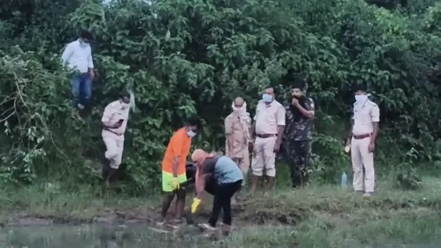 पत्नी की हत्या कर नदी किनारे गाड़ा शव, डेढ़ महीने बाद झारखंड पुलिस ने कब्र से निकाला
