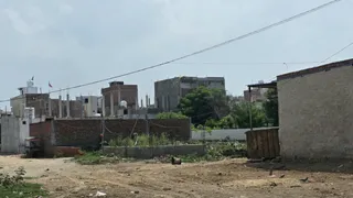 गुरुग्राम आयुध डिपो के पास अवैध निर्माण जारी, सुरक्षा पर खतरा।